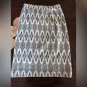 Renee C Black & White Geometric Print Skirt | Made in USA | Size Medium A51
